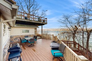 Outdoor dining - Lakefront home & studio with and two firepits - close to attractions (Rushville)