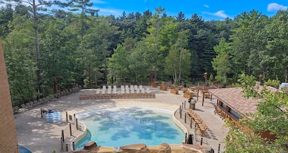 Spacious condo & studio with fireplaces, full kitchen, jetted tub, AC, & balcony