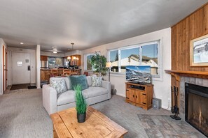 Condo, 2 habitaciones | Área de sala de estar