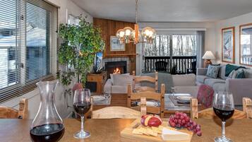 Condo, 2 Bedrooms | Interior