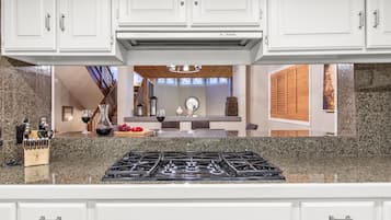 Casa geminada, 3 quartos | Cozinha privada | Geladeira, cafeteira/chaleira, torradeira