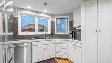 Townhome, 3 Bedrooms | Private kitchen | Fridge, coffee/tea maker, toaster