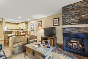 Condo, 2 Bedrooms | Living area