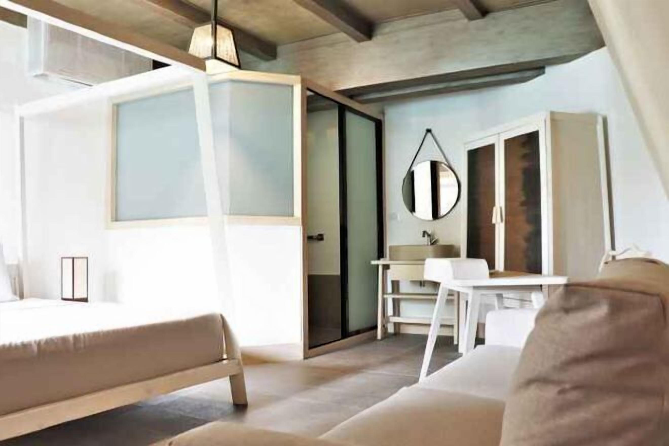 Desk, free WiFi, bed sheets