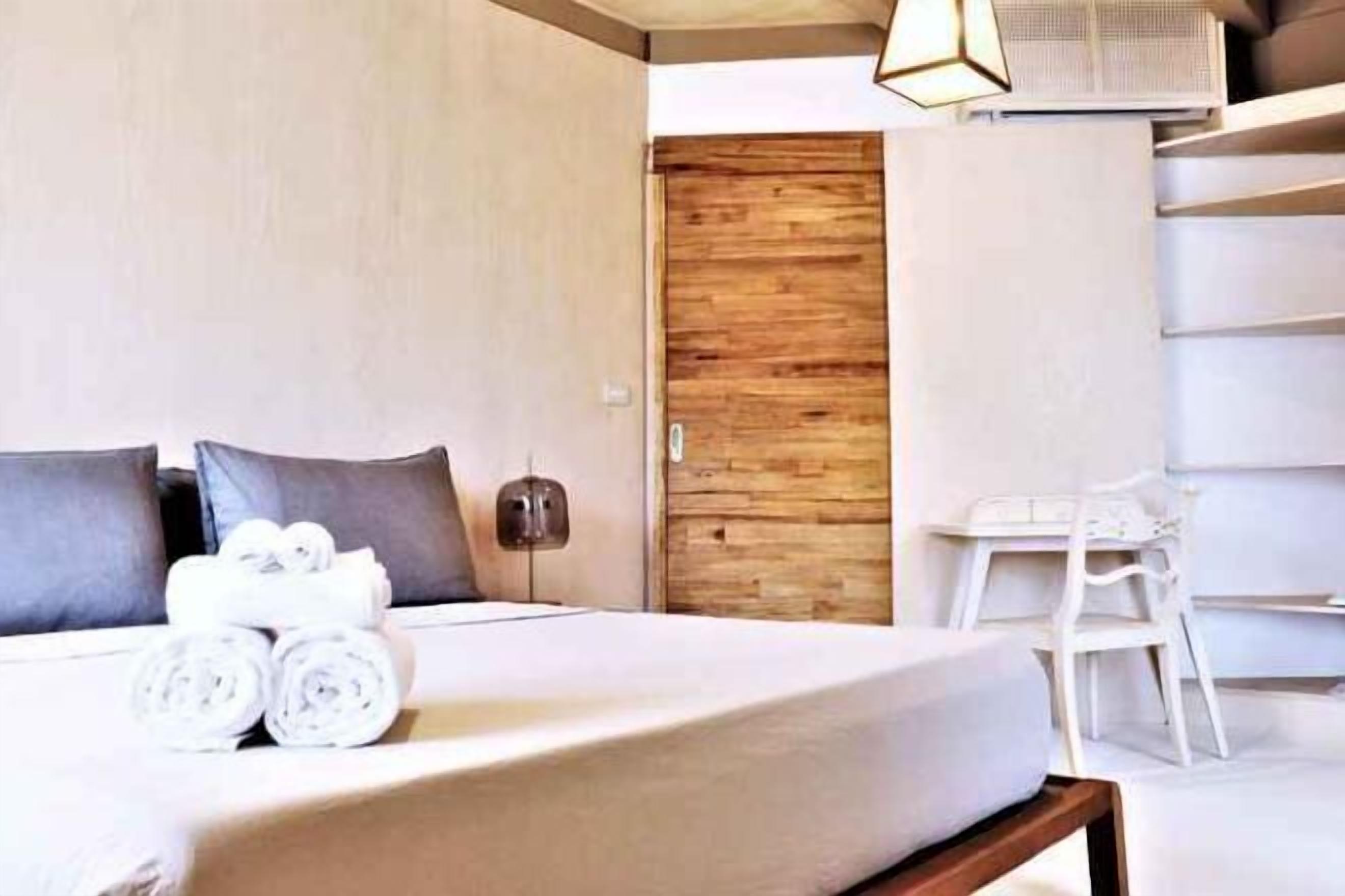 Desk, free WiFi, bed sheets