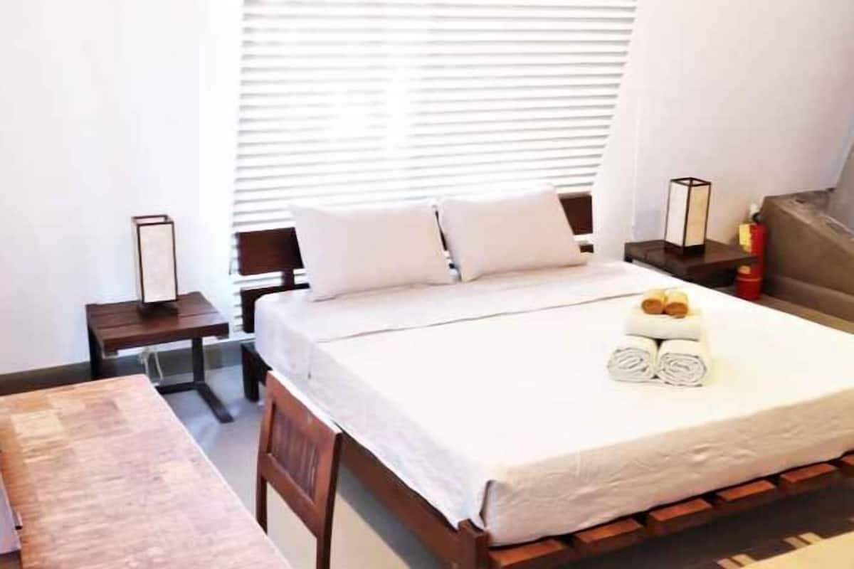 Bureau, Wi-Fi gratuit, draps fournis