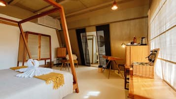 Superior Premium Balcony | Desk, free WiFi, bed sheets