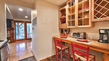 Condo, 1 quarto | Cozinha privada | Geladeira, cafeteira/chaleira, torradeira