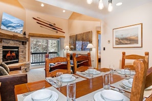 Condo, 2 Bedrooms | Dining