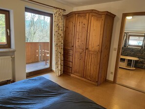1 bedroom, bed sheets - Ferienwohnung Sonnenaufgang 50 qm mit Balkon (Reit im Winkl)
