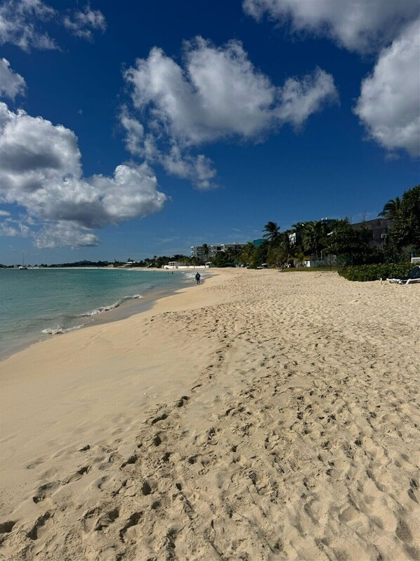 Sun loungers, beach towels - Paradise Gem, ground floor on Simpson Bay Beach! (Simpson Bay)