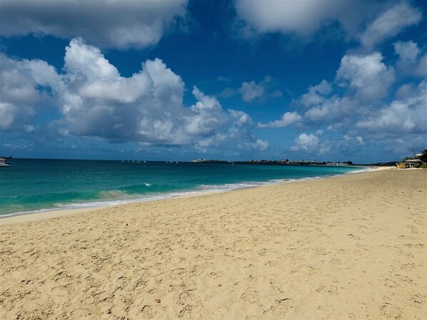 Liegestühle, Strandtücher
