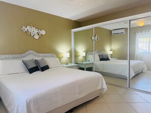 2 chambres, coffres-forts dans les chambres, bureau