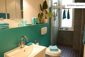 Shower - City Apartment 'buddha' - Zentrale Lage, (Berlin)