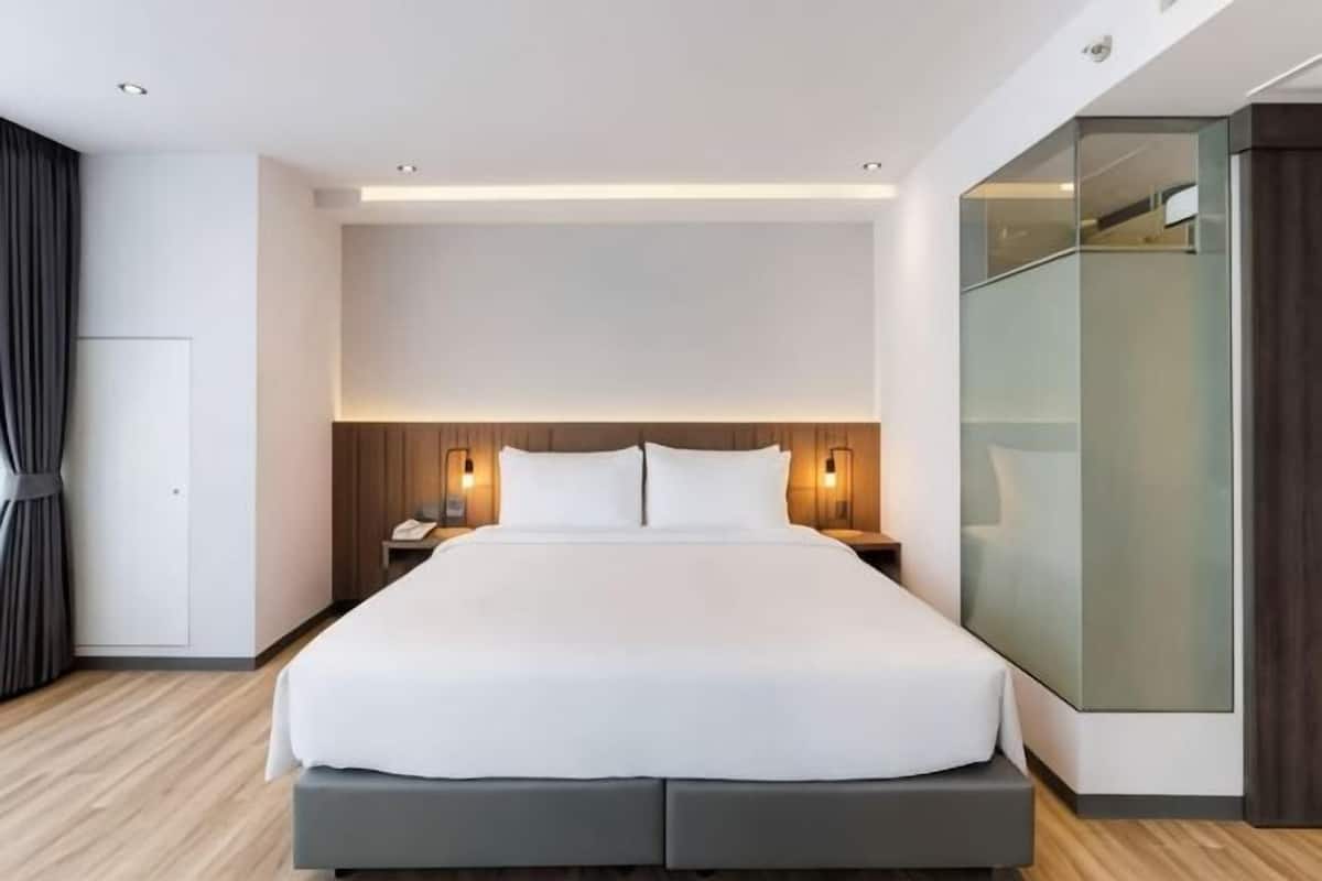 Egyptian cotton sheets, premium bedding, desk