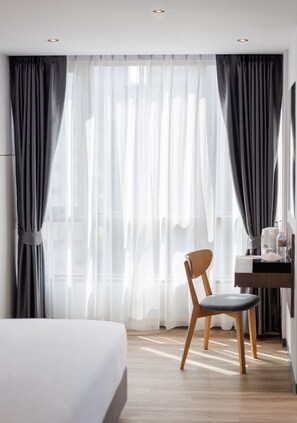 Deluxe Double Room | Egyptian cotton sheets, premium bedding, desk, iron/ironing board - Pure Eleven Hotel Bangkok (Bangkok)