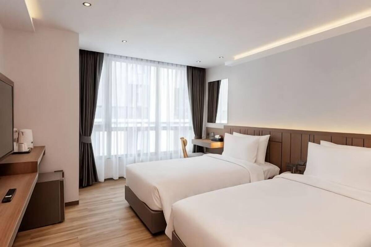 Egyptian cotton sheets, premium bedding, desk