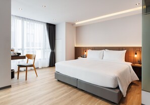 Egyptian cotton sheets, premium bedding, desk, iron/ironing board - Pure Eleven Hotel Bangkok (Bangkok)