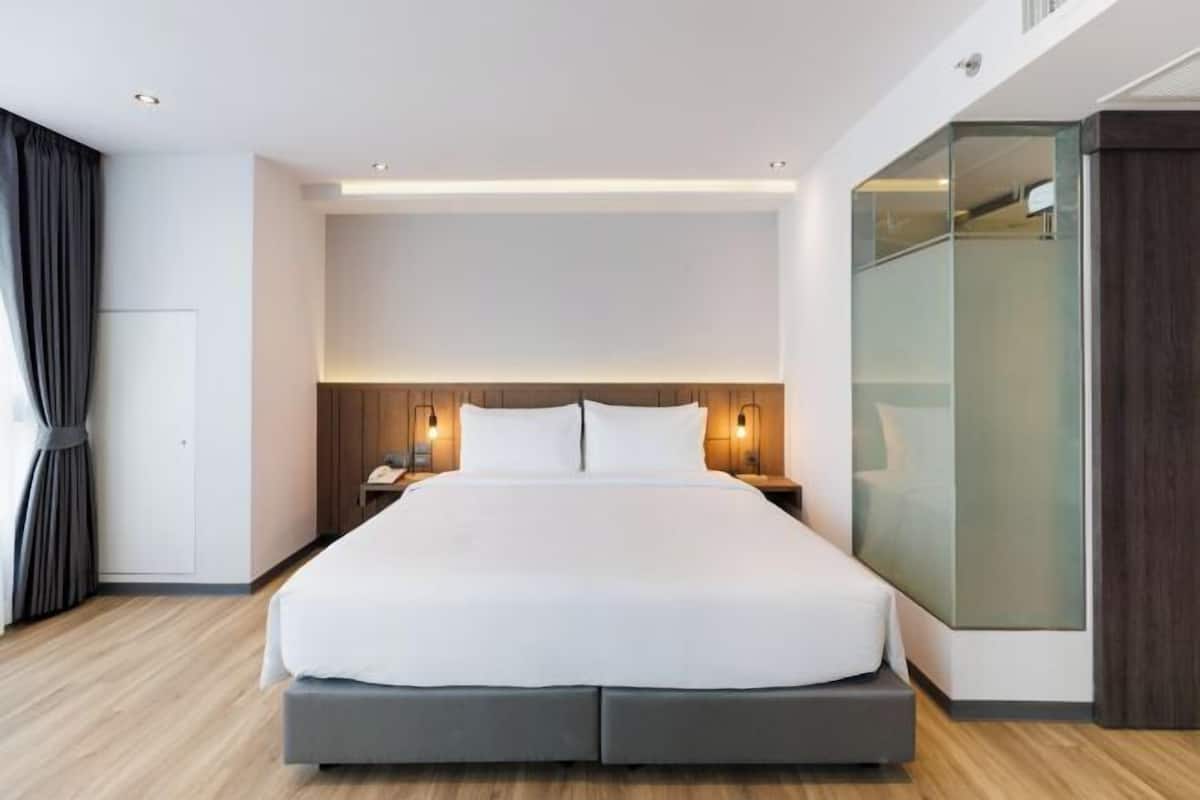 Egyptian cotton sheets, premium bedding, desk