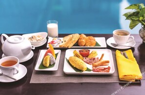 Daily buffet breakfast for a fee