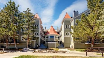 Condo, 2 Bedrooms | Exterior