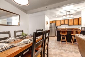 Condo, 2 Bedrooms | Dining