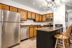 Appart'hôtel, 2 chambres | Cuisine privée | Réfrigérateur, cafetière/bouilloire, grille-pain