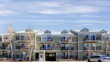 Condo, 2 Bedrooms | Exterior