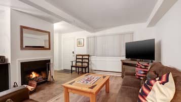 Condo, 2 Bedrooms | Living area | Smart TV