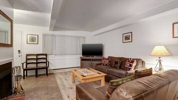 Condo, 2 Bedrooms | Living area | Smart TV