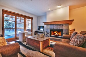 Condo, 3 Bedrooms | Interior