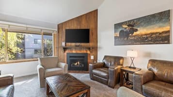 Condo, 2 phòng ngủ | Khu phòng khách