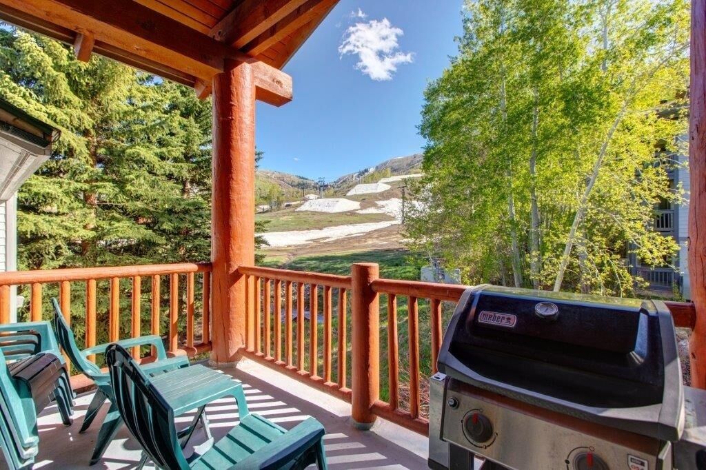 Condo, 2 Bedrooms | Property grounds