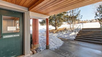 Condo, 2 Bedrooms | Property grounds