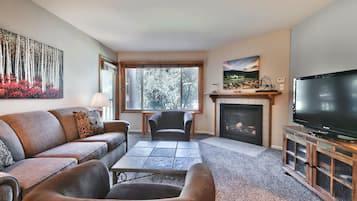 Condo, 2 Bedrooms | Interior