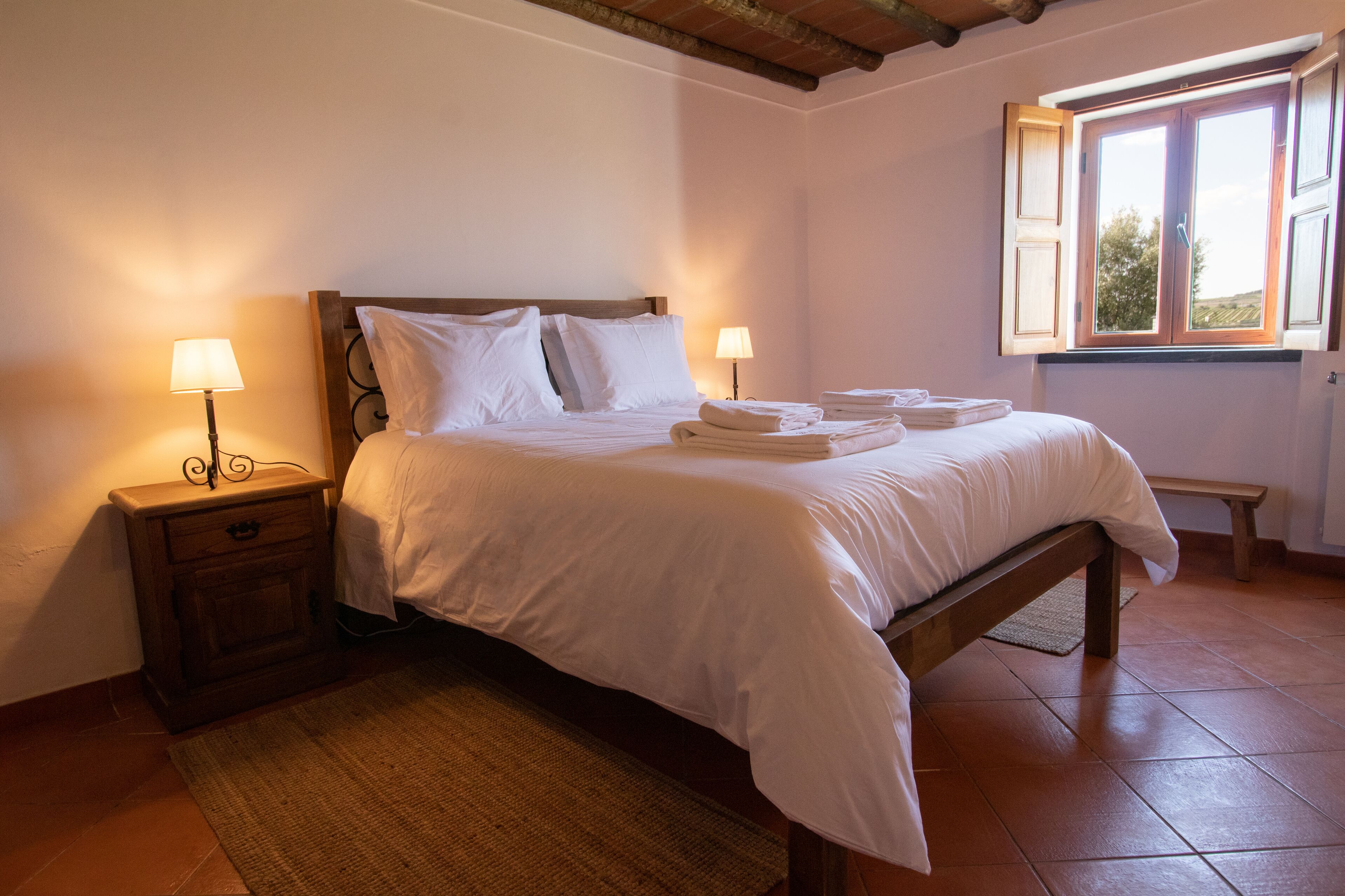 5 slaapkamers, een strijkplank/strijkijzer, reisbedje, wifi