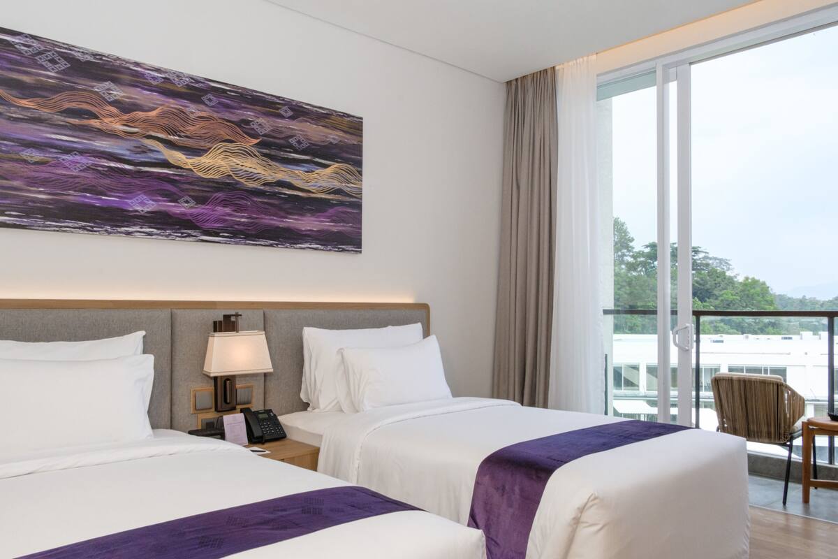 Grand Deluxe Twin Mountain | 高档床上用品、办公桌、免费 WiFi、床单