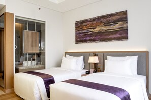 Premium bedding, desk, laptop workspace, free WiFi - Marianna Resort & Convention Tuktuk Samosir (Samosir)