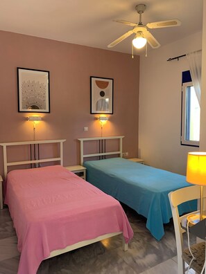 2 Schlafzimmer, Reisekinderbett, kostenloses WLAN, Bettwäsche