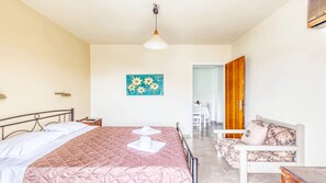 Quarto casal standard | Cofres nos quartos, cortinas blackout, quartos à prova de som
