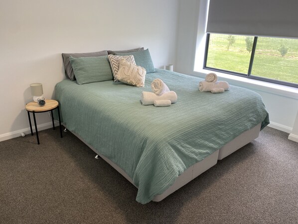 3 bedrooms, iron/ironing board, WiFi, bed sheets