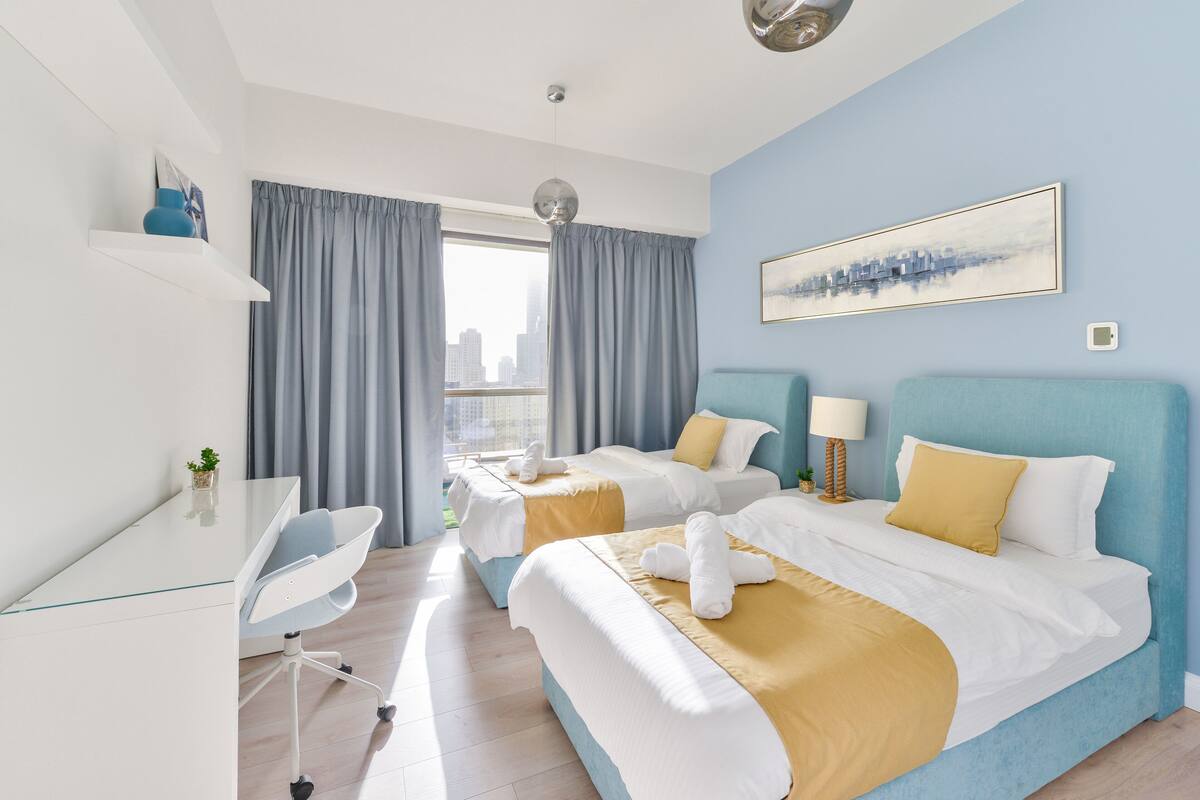 2 bedrooms, in-room safe, desk, blackout curtains