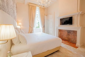Chambre Deluxe Familiale ChĂąteau | 2 Schlafzimmer, hochwertige Bettwaren, Minibar, Zimmersafe