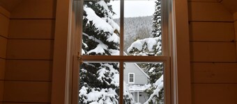 Charming Log Cabin in the Heart of Crested Butte