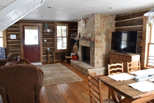 Charming Log Cabin in the Heart of Crested Butte