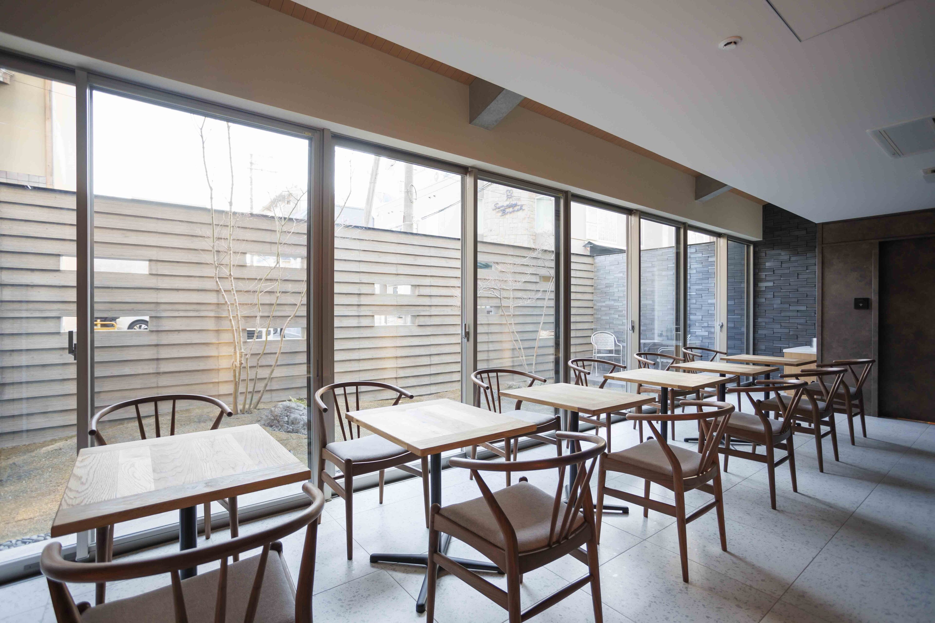 每日供应自助式早餐（每人 JPY 2100）