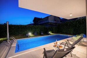 Piscine extérieure, piscine chauffée