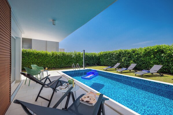 Piscine extérieure, piscine chauffée