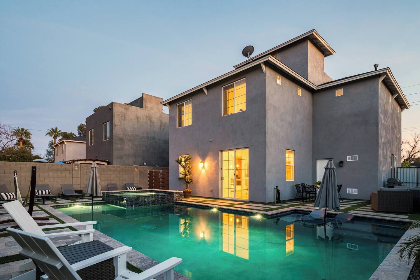 حمّام سباحة لا متناهي