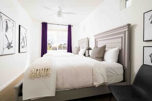 Schreibtisch, Bügeleisen/Bügelbrett, Reisekinderbett, WLAN